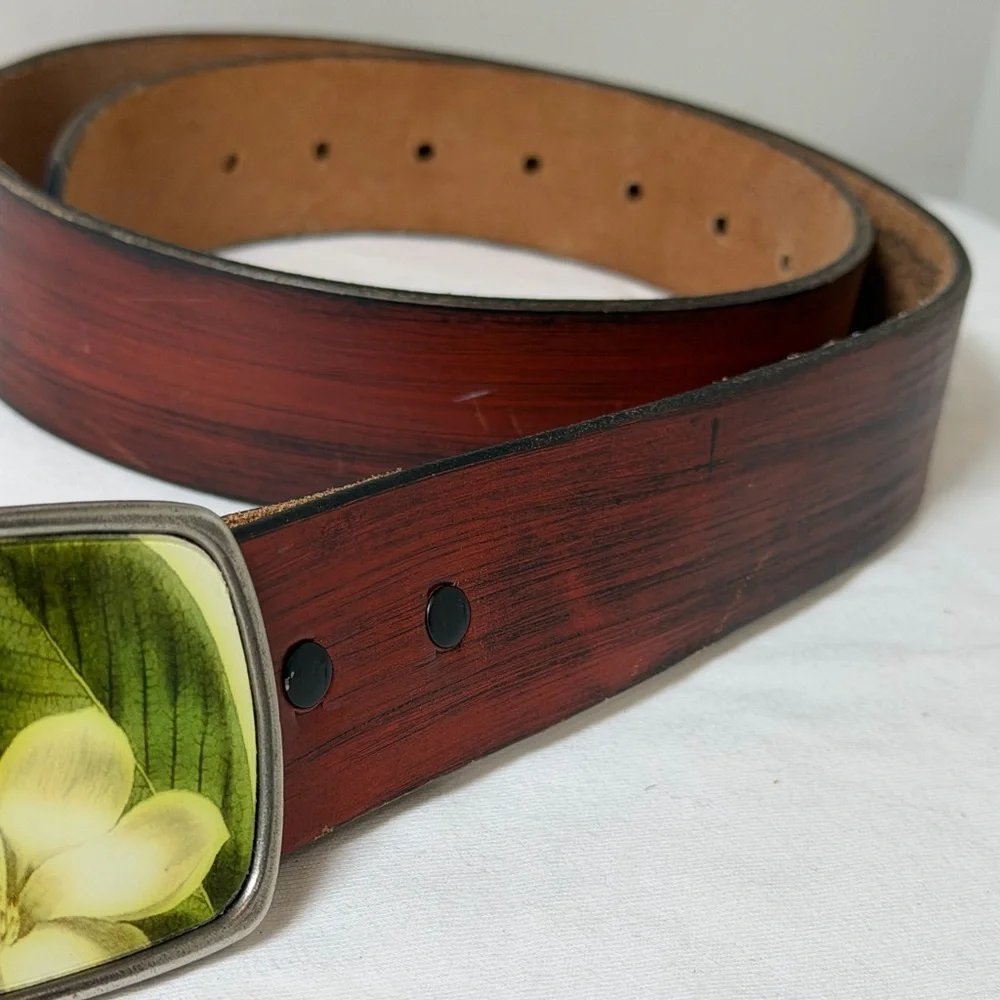 Made in USA Size 32 Genuine Saddle Leather Western Cowboy Belt with Belt Buckle